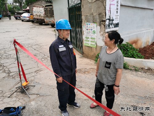 会泽供电局:金钟供电所快速完成客户移表工作获点赞