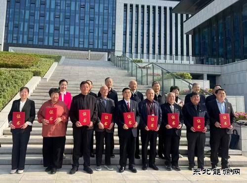银发丹心守煤海 初心如磐育新人