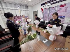 ���ͺ�ִ����Ӿٰ���ף�����ˡ����ʸ�Ů�����⻨�վ����